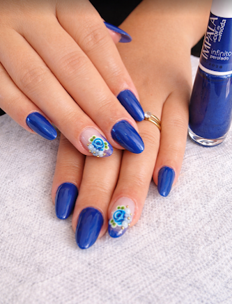 Unhas Lilás com Glitter